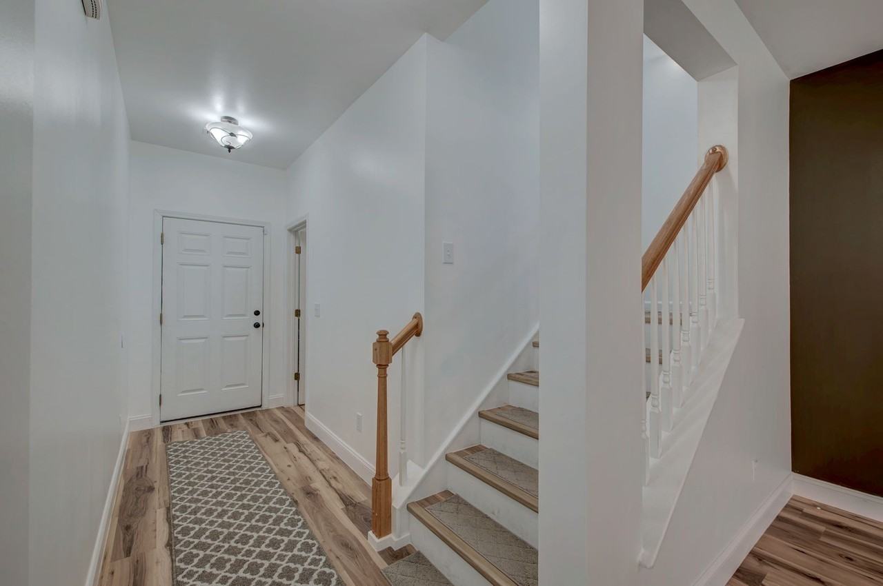 208 Woodbrook Way - Photo 7 of 42