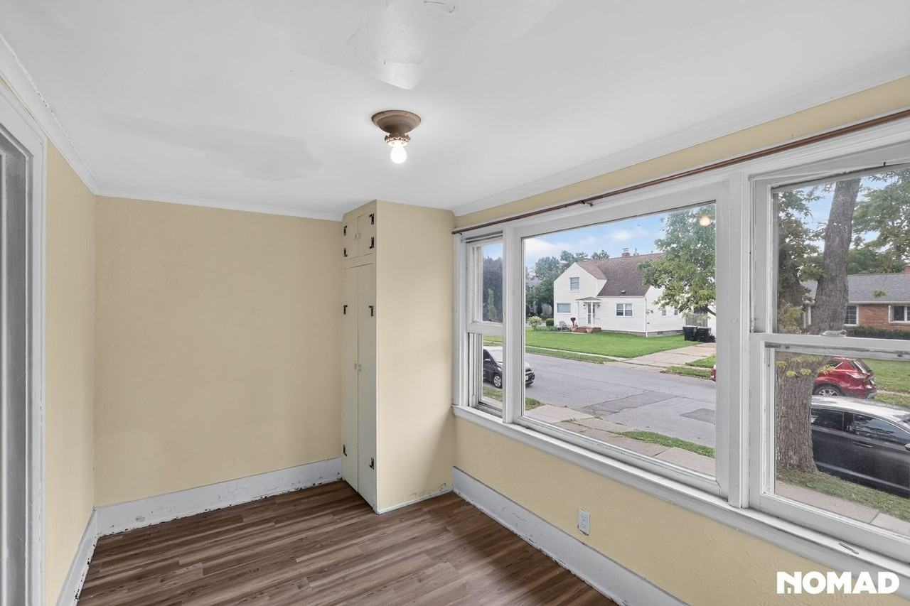 150 Stillwell Ave - Photo 2 of 32