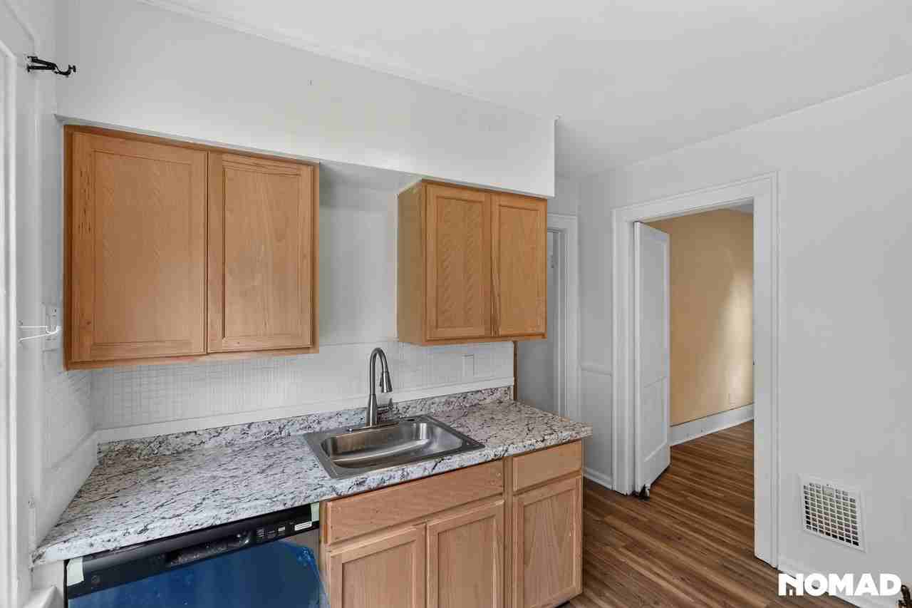 150 Stillwell Ave - Photo 4 of 32