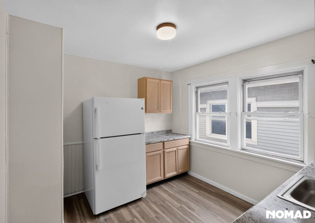 150 Stillwell Ave - Photo 5 of 32