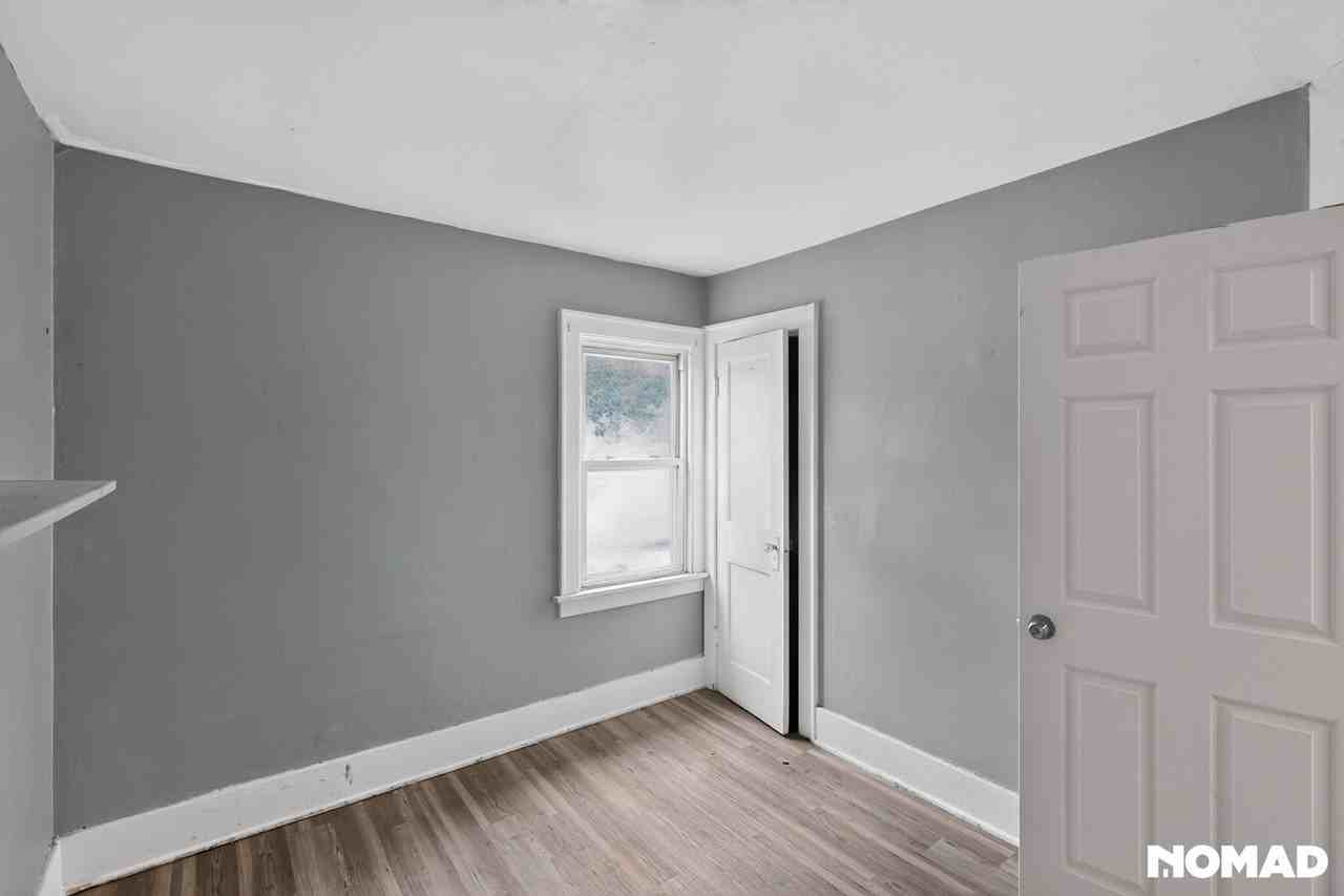 150 Stillwell Ave - Photo 6 of 32