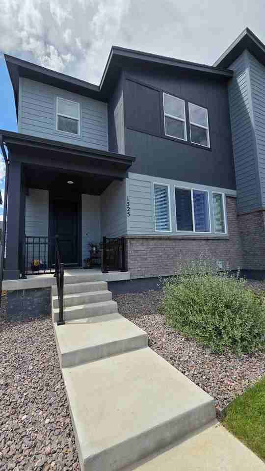 1525 E 3rd Ave - Photo 2 of 35