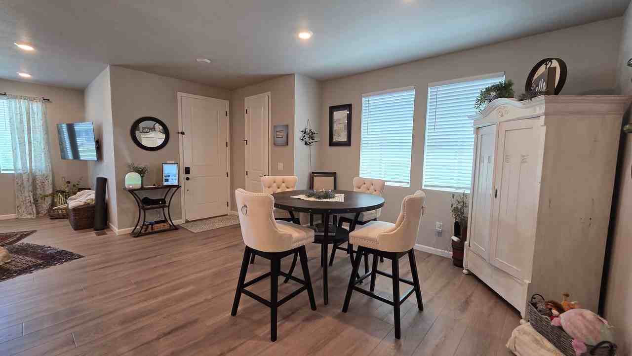 1525 E 3rd Ave - Photo 6 of 35