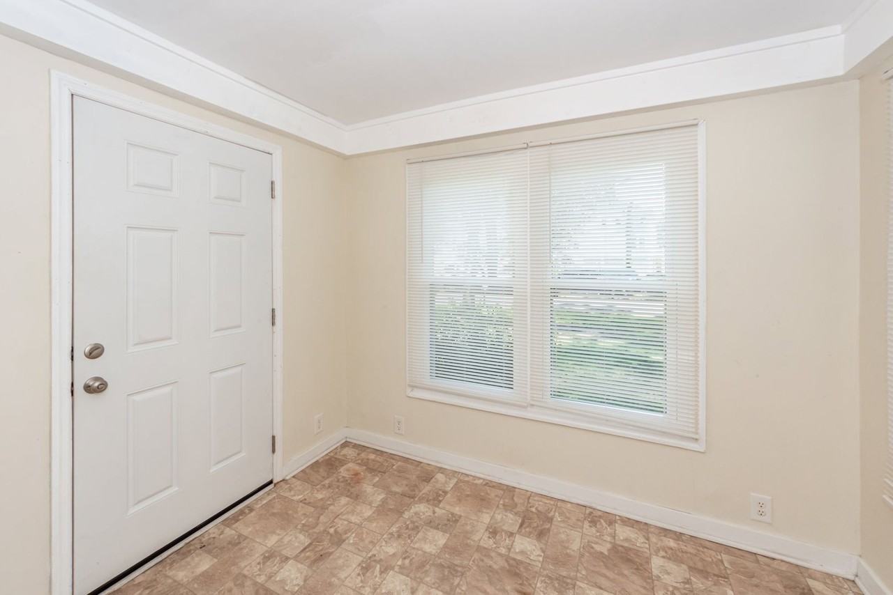 2139 Pierpont Ave - Photo 3 of 34