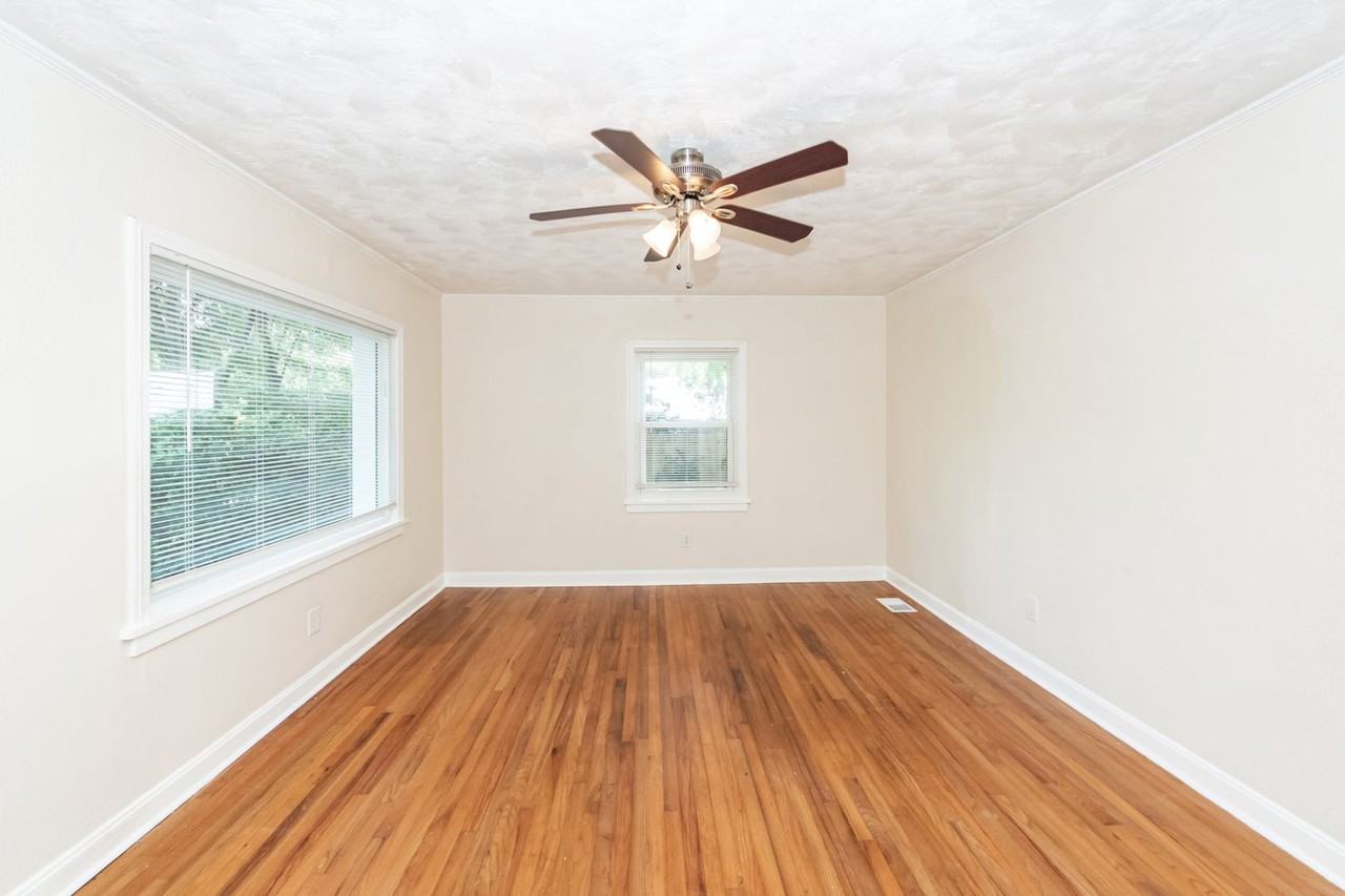 2139 Pierpont Ave - Photo 4 of 34
