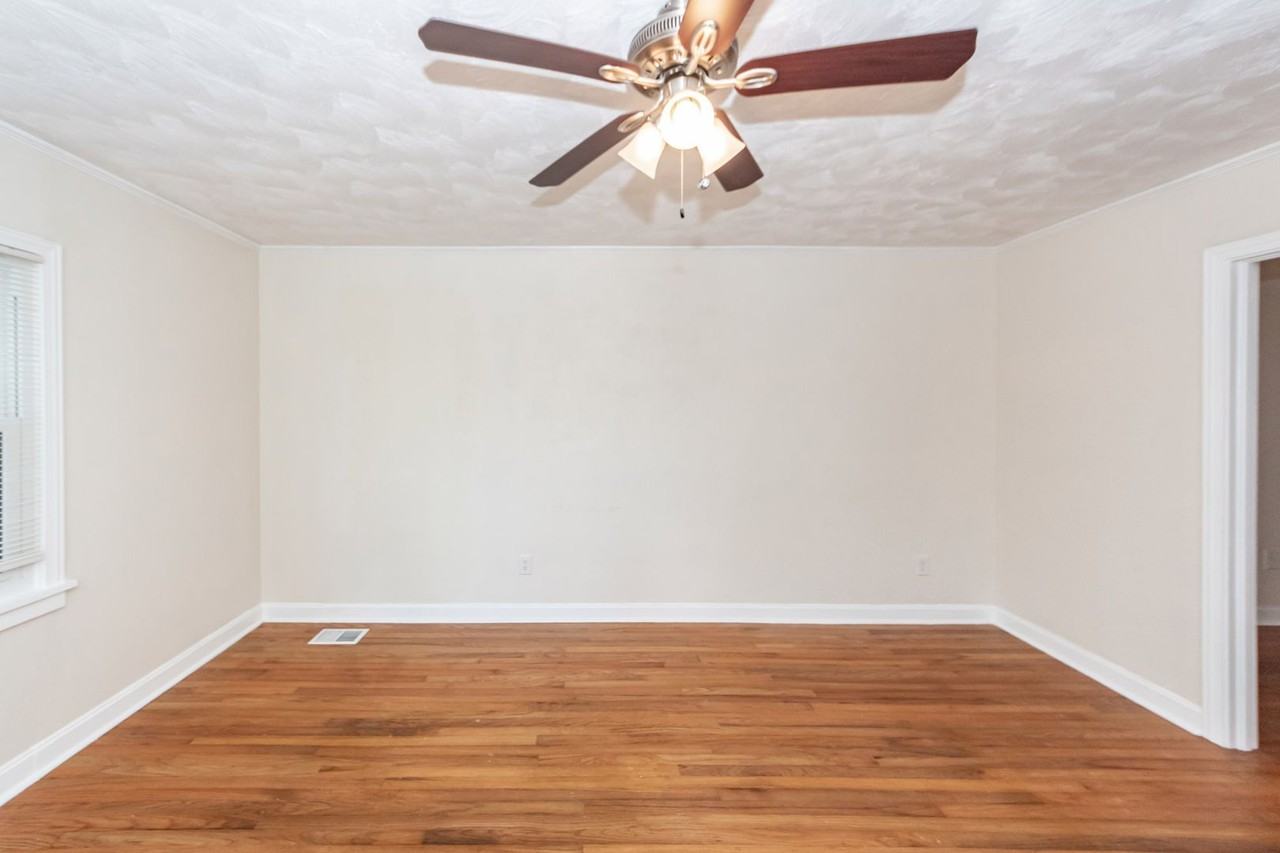 2139 Pierpont Ave - Photo 6 of 34