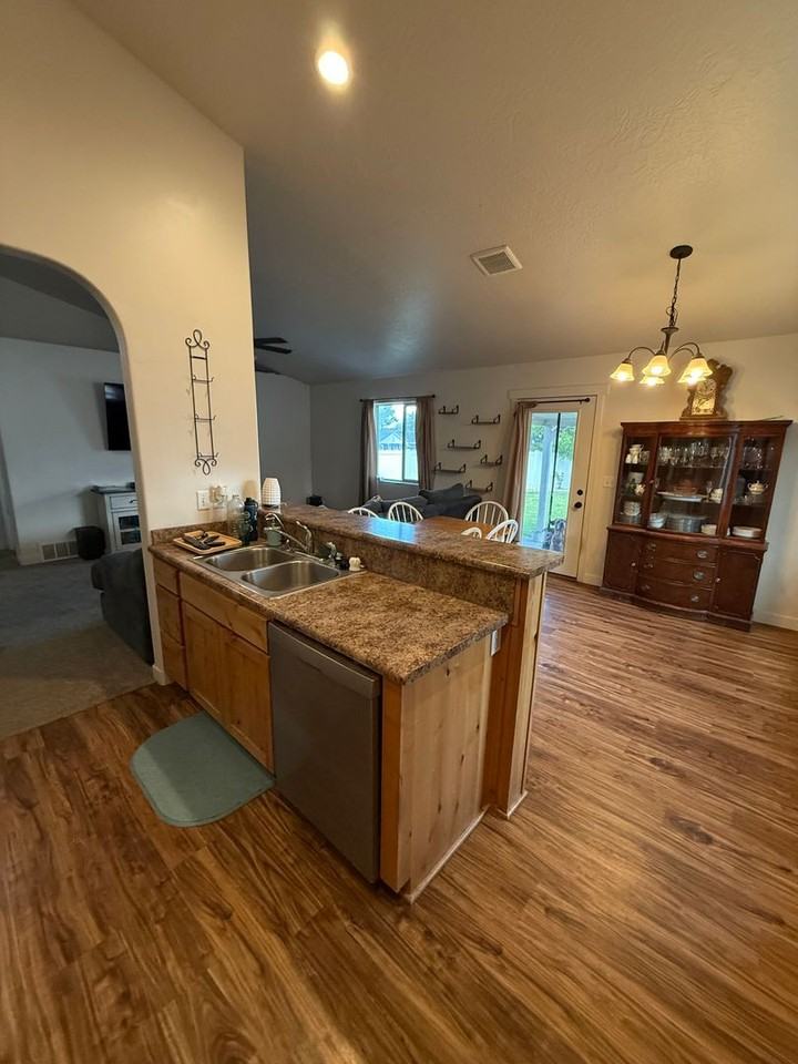 468 N Cowan Cir - Photo 6 of 21