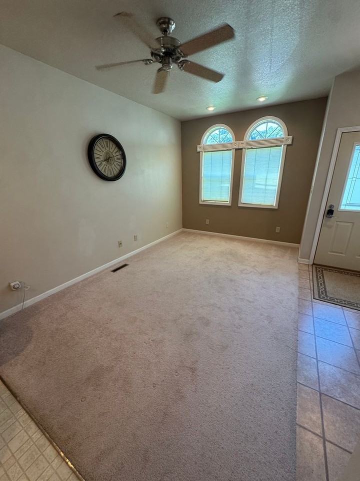 1015 Avenue C - Photo 4 of 20