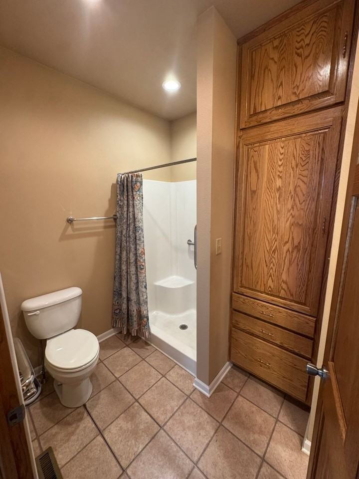 1015 Avenue C - Photo 6 of 20
