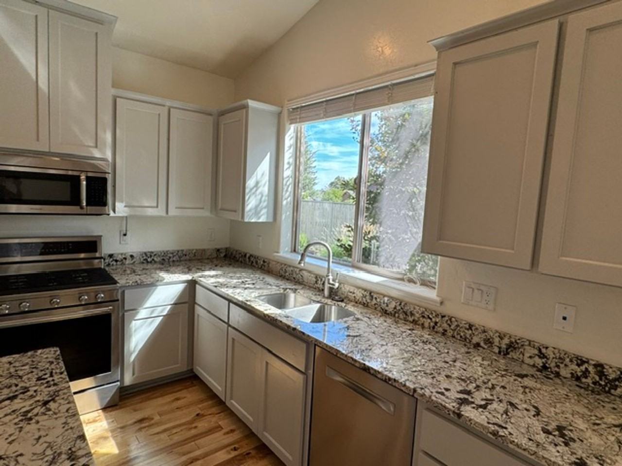 2435 Bridgewater Way - Photo 4 of 20