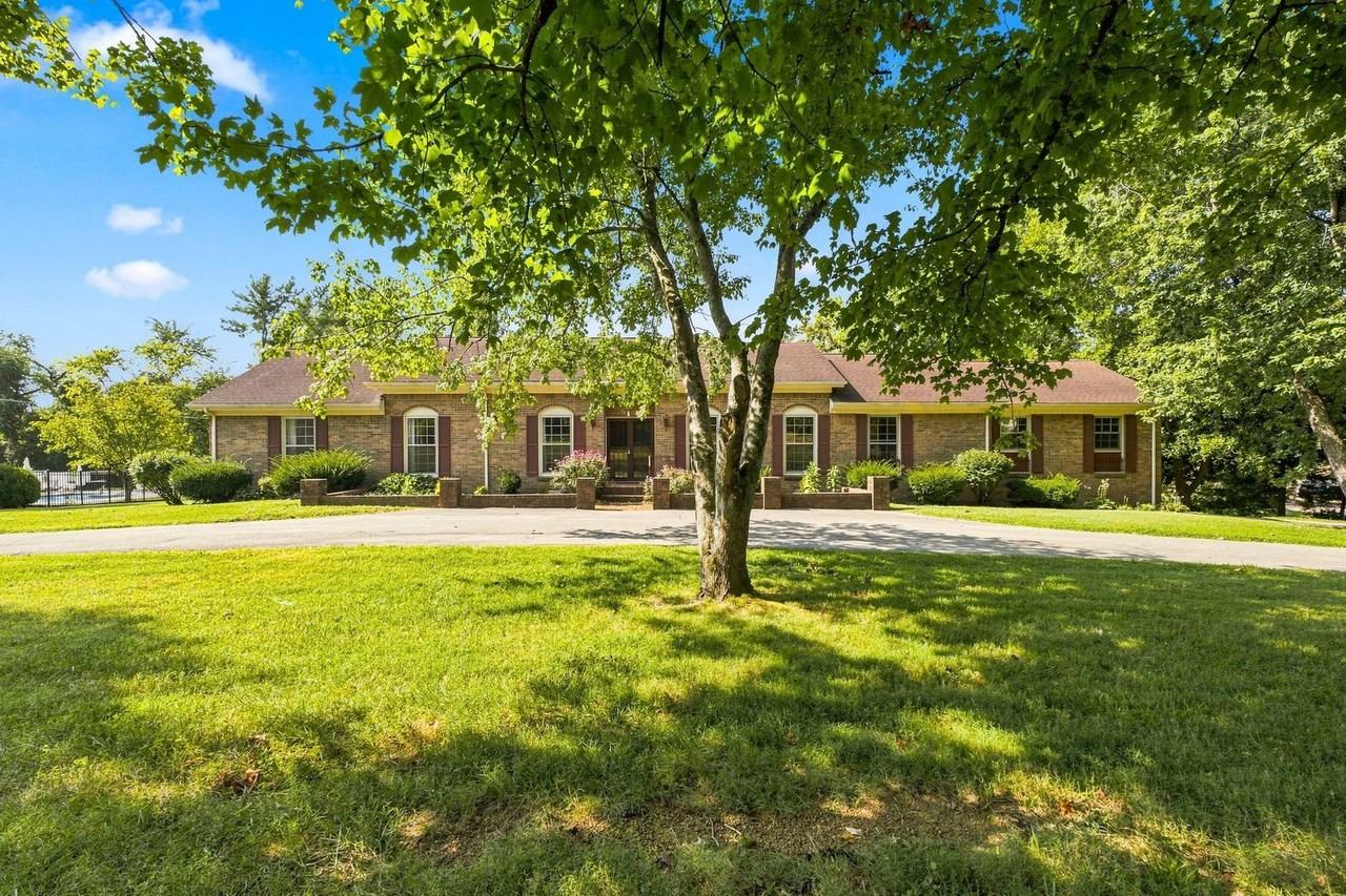1713 Pinetree Ln - Photo 2 of 41