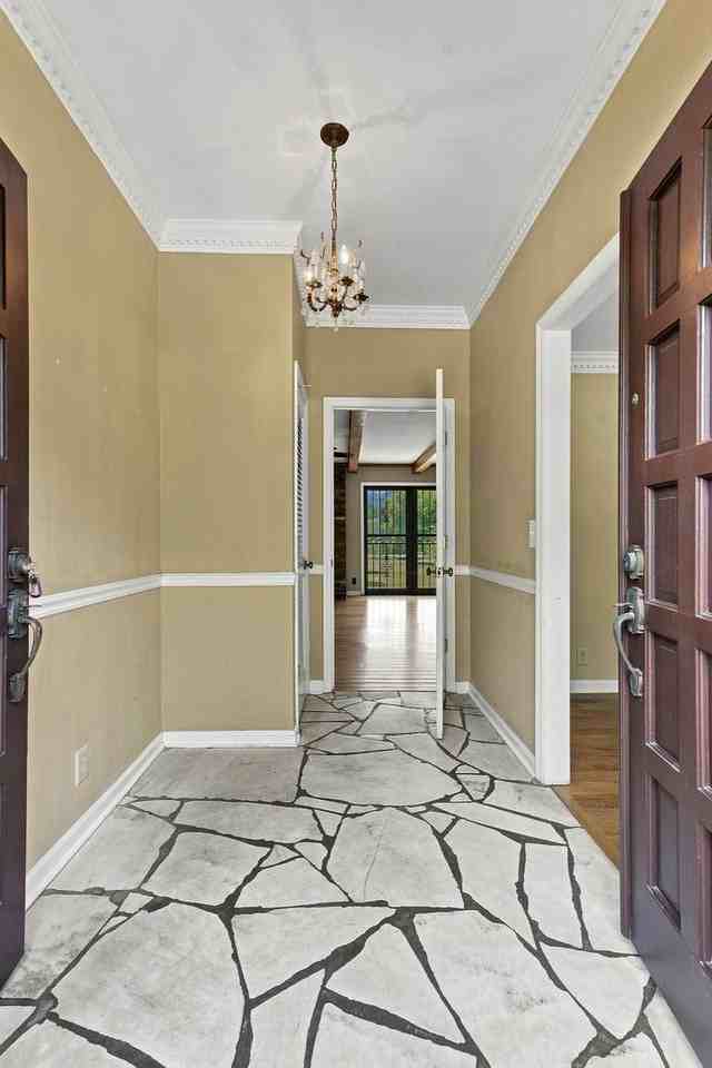 1713 Pinetree Ln - Photo 5 of 41