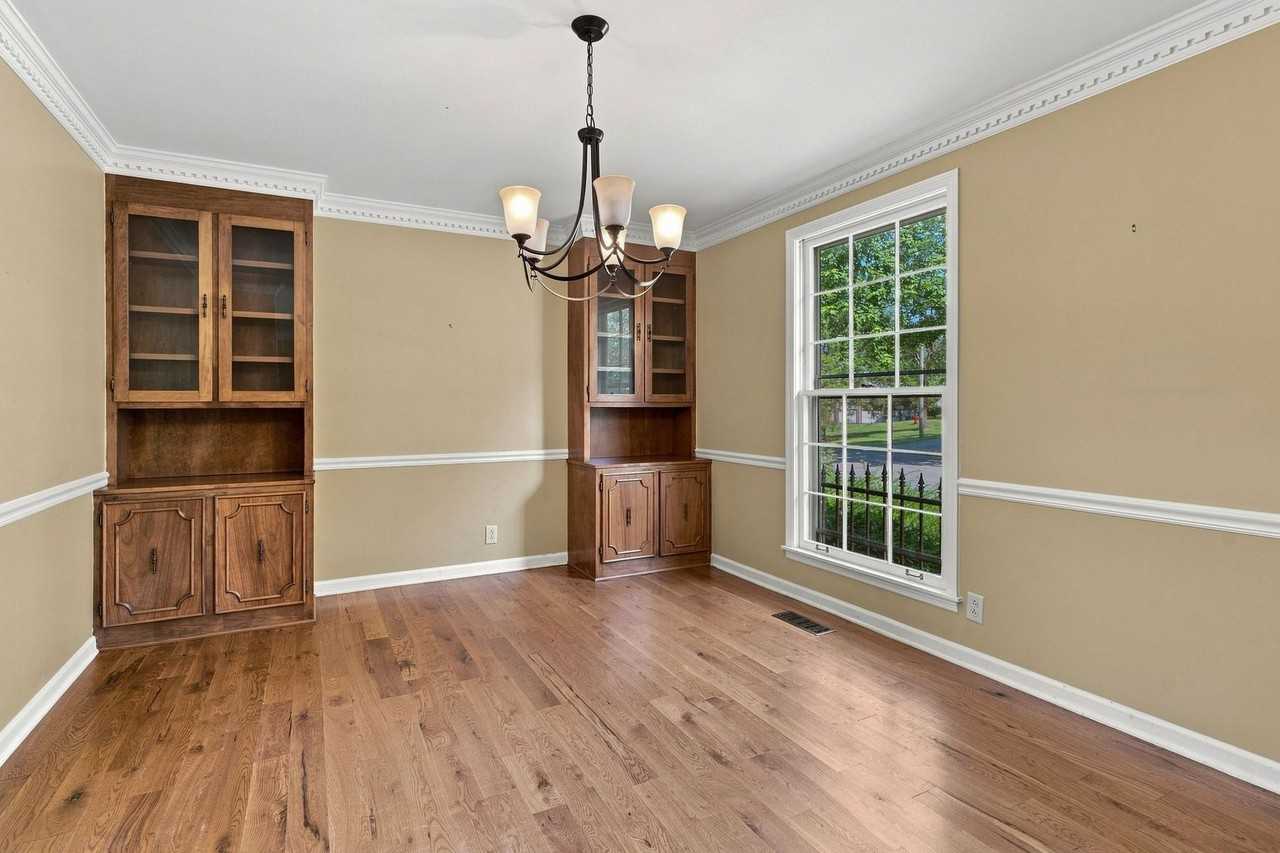 1713 Pinetree Ln - Photo 7 of 41