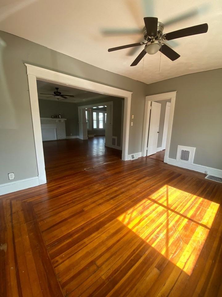 64 Roxbury Rd - Photo 6 of 20