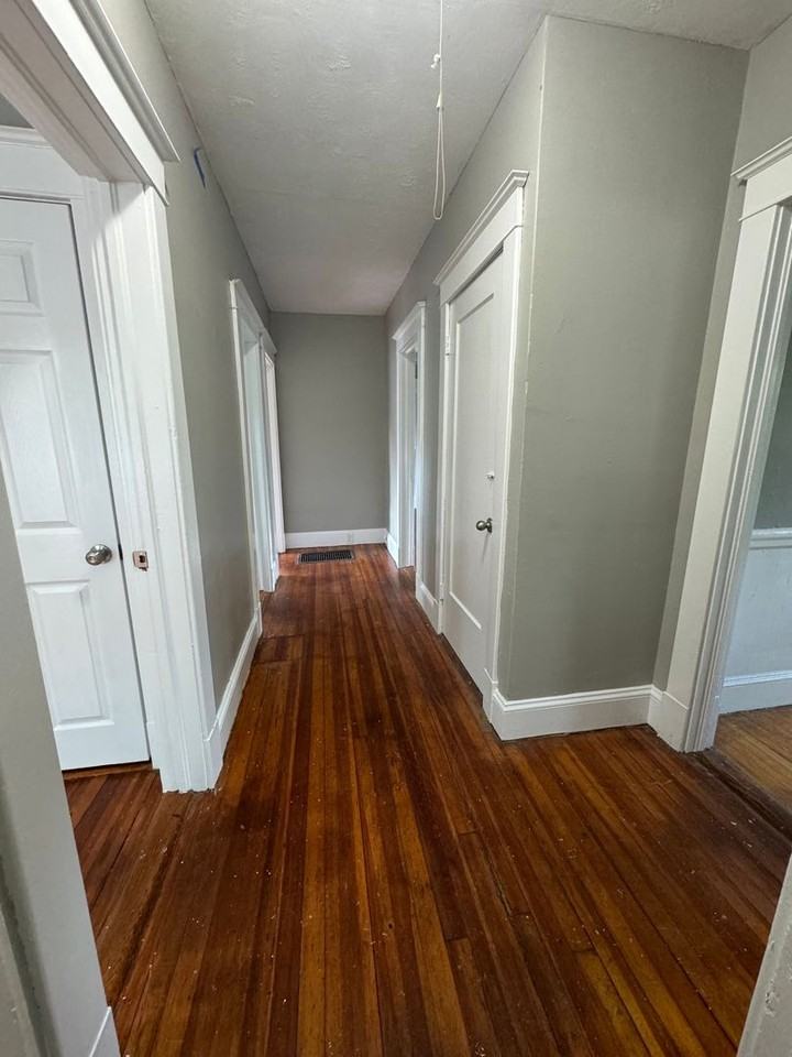 64 Roxbury Rd - Photo 7 of 20