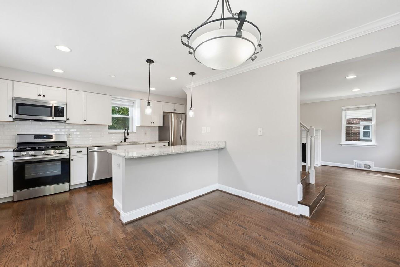 2341 Belleview Ave - Photo 5 of 25