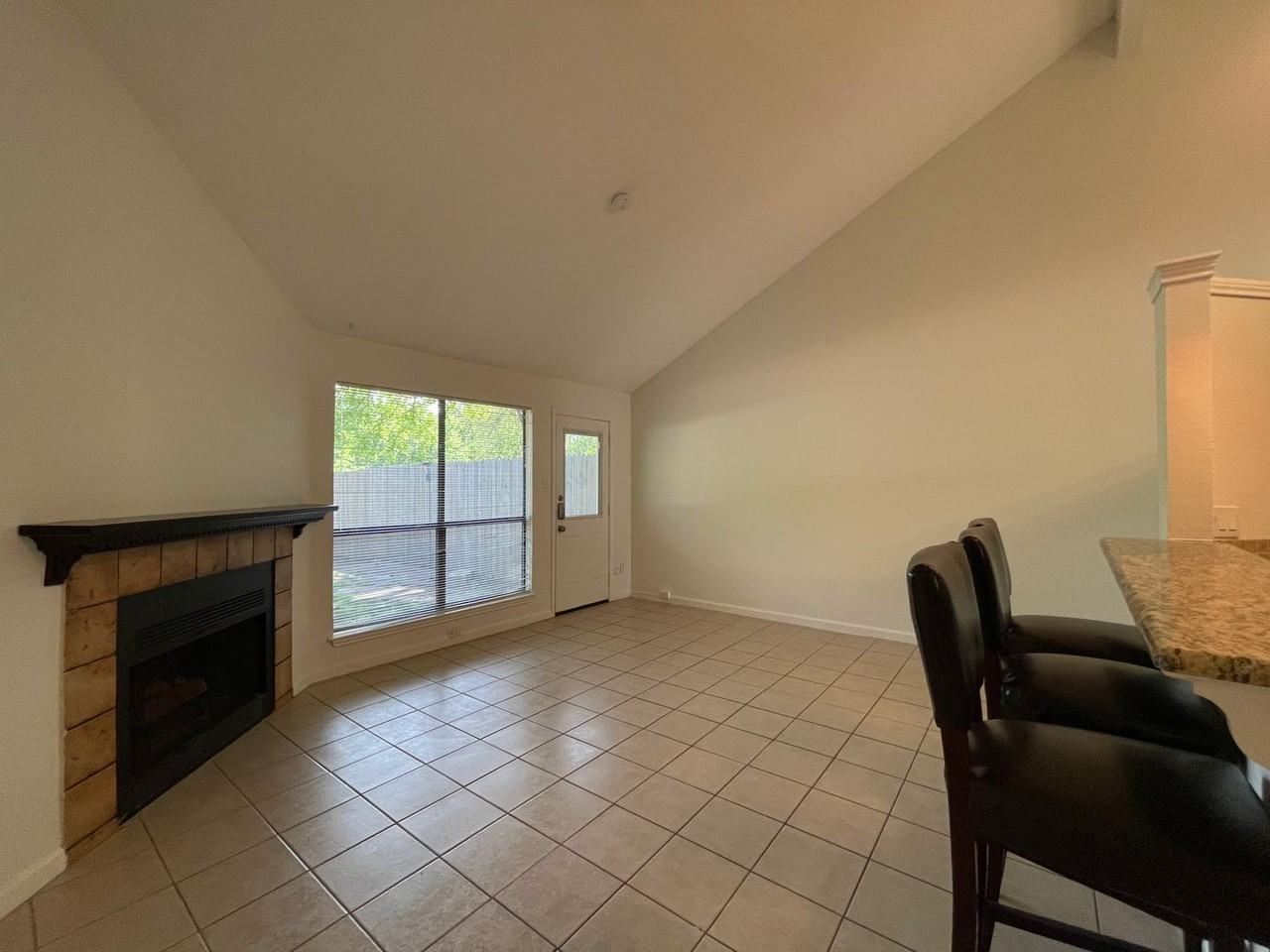 210 E Denton Dr - Photo 3 of 16