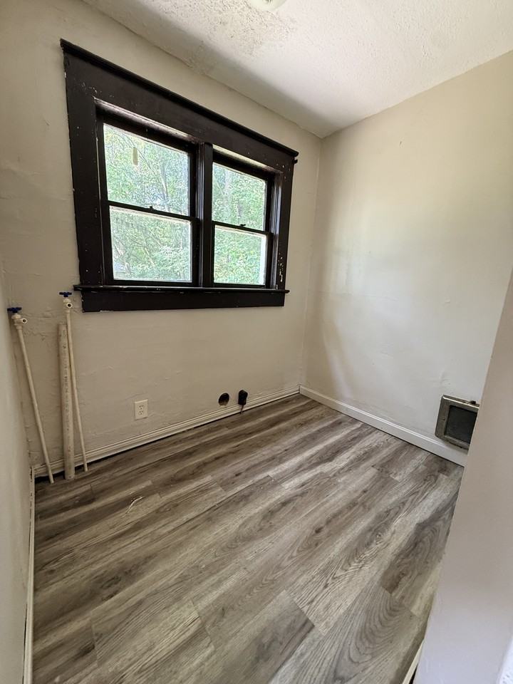 430 Elmwood Pl #1 - Photo 6 of 10