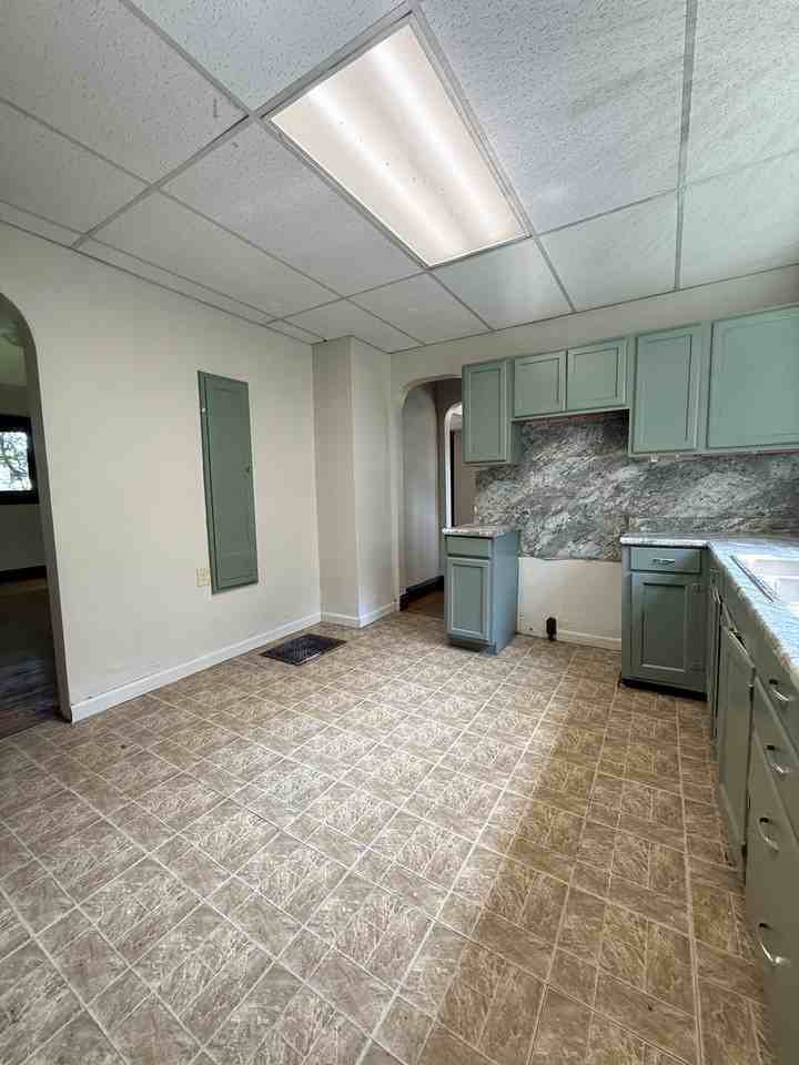 430 Elmwood Pl #1 - Photo 7 of 10