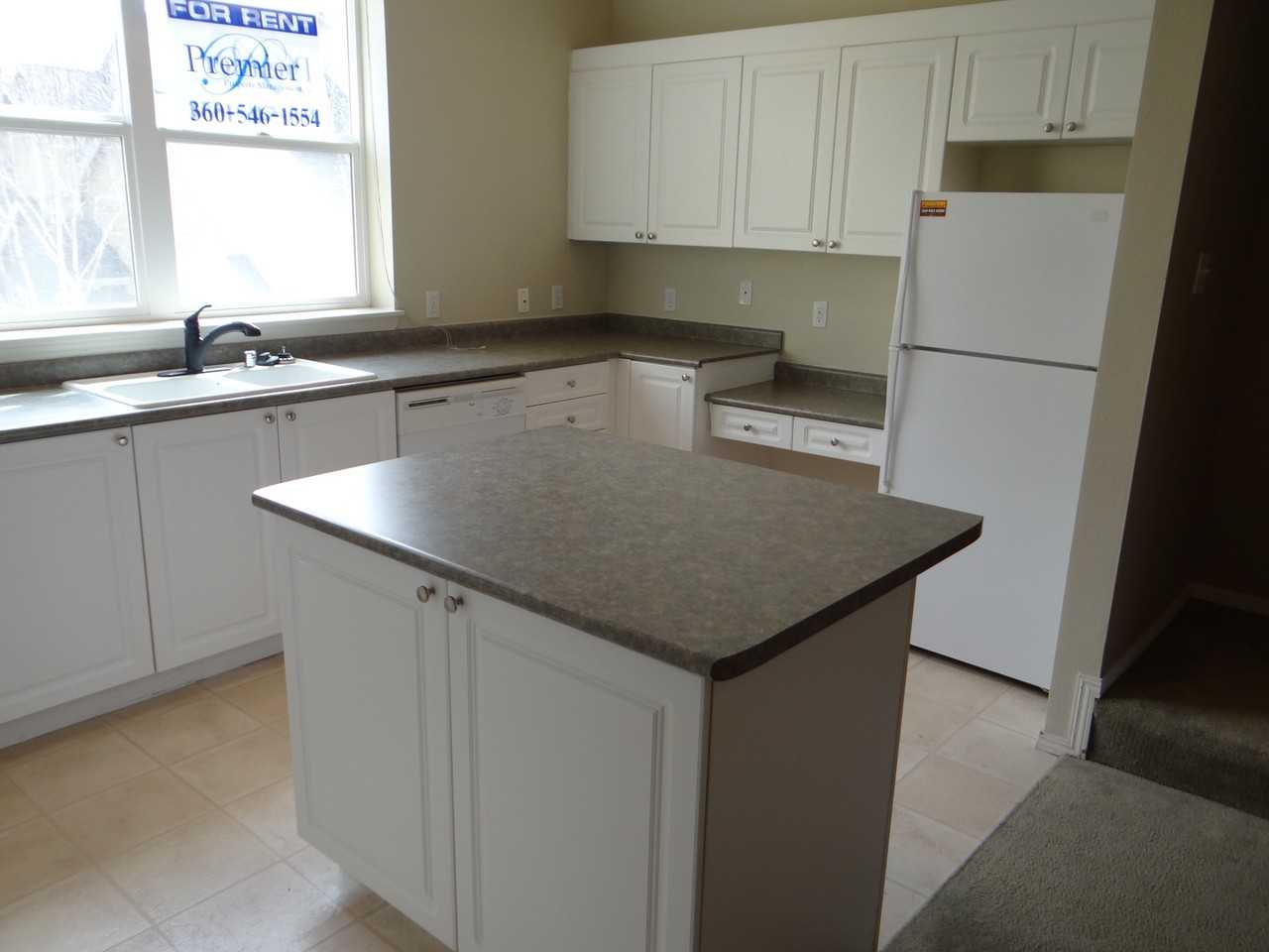 714 Se Fairwinds Loop - Photo 3 of 21