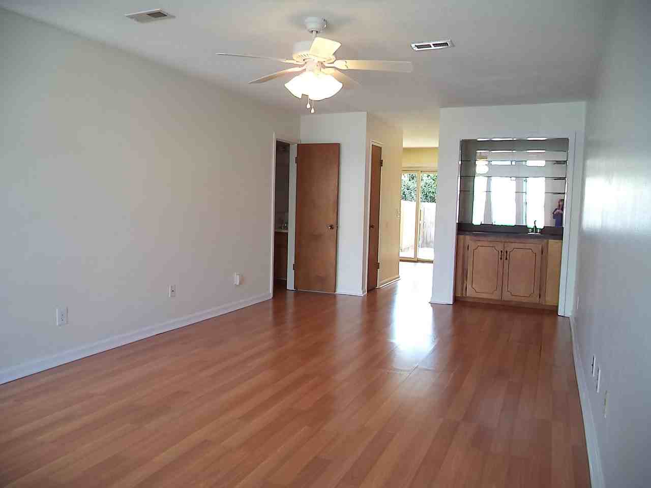 142 Brian Ct - Photo 3 of 19