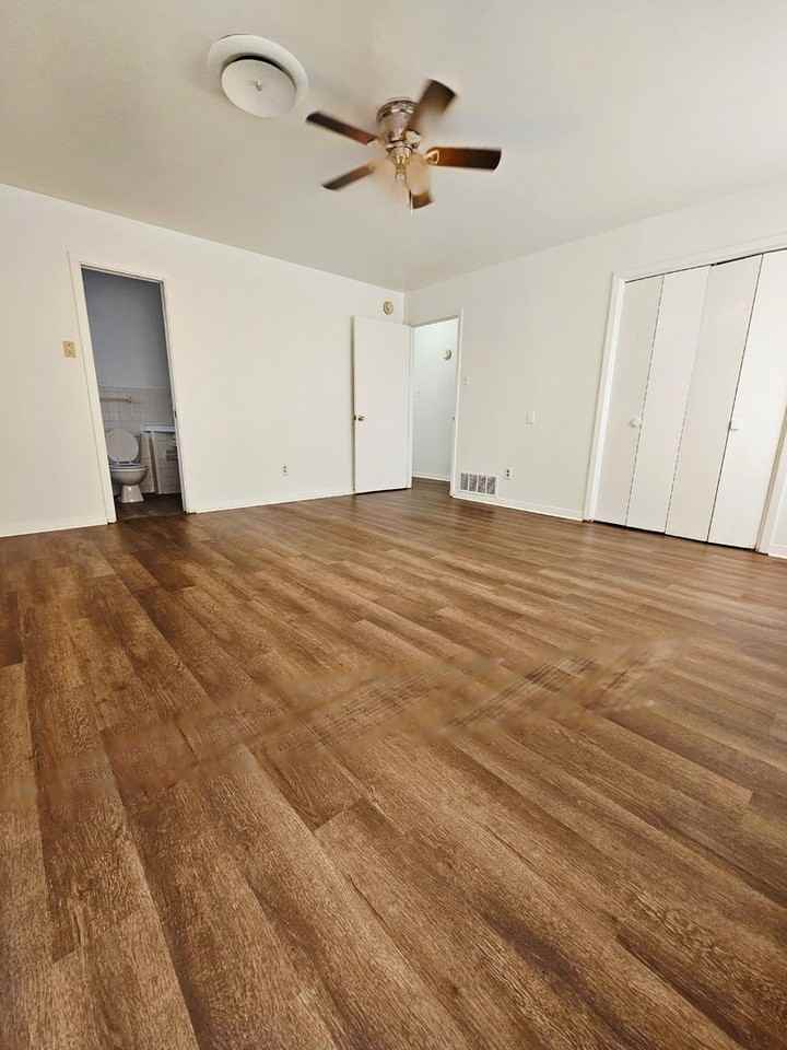 309 Crystal Dr - Photo 4 of 10
