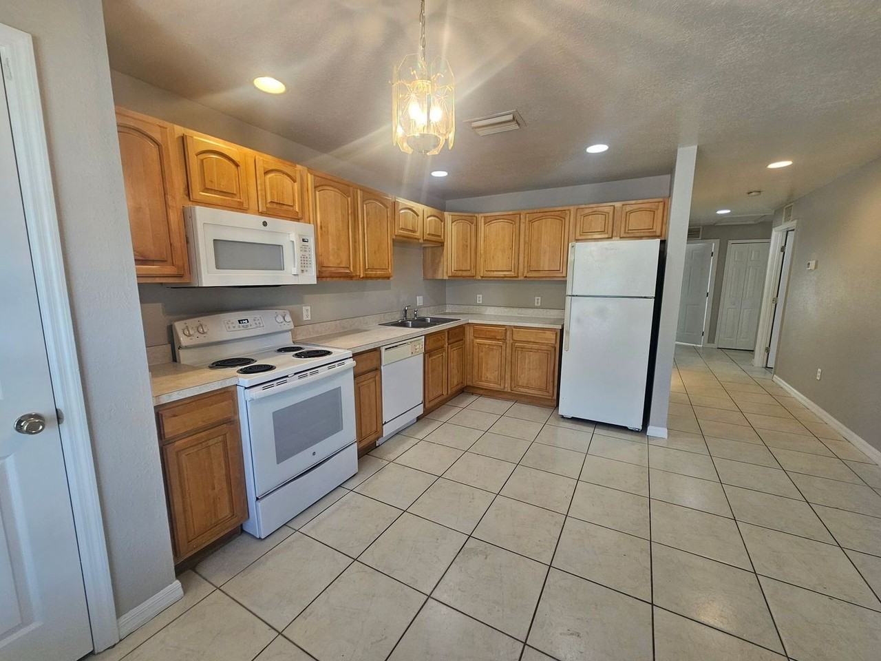 215 Ivan Ave S #A106 - Photo 6 of 21