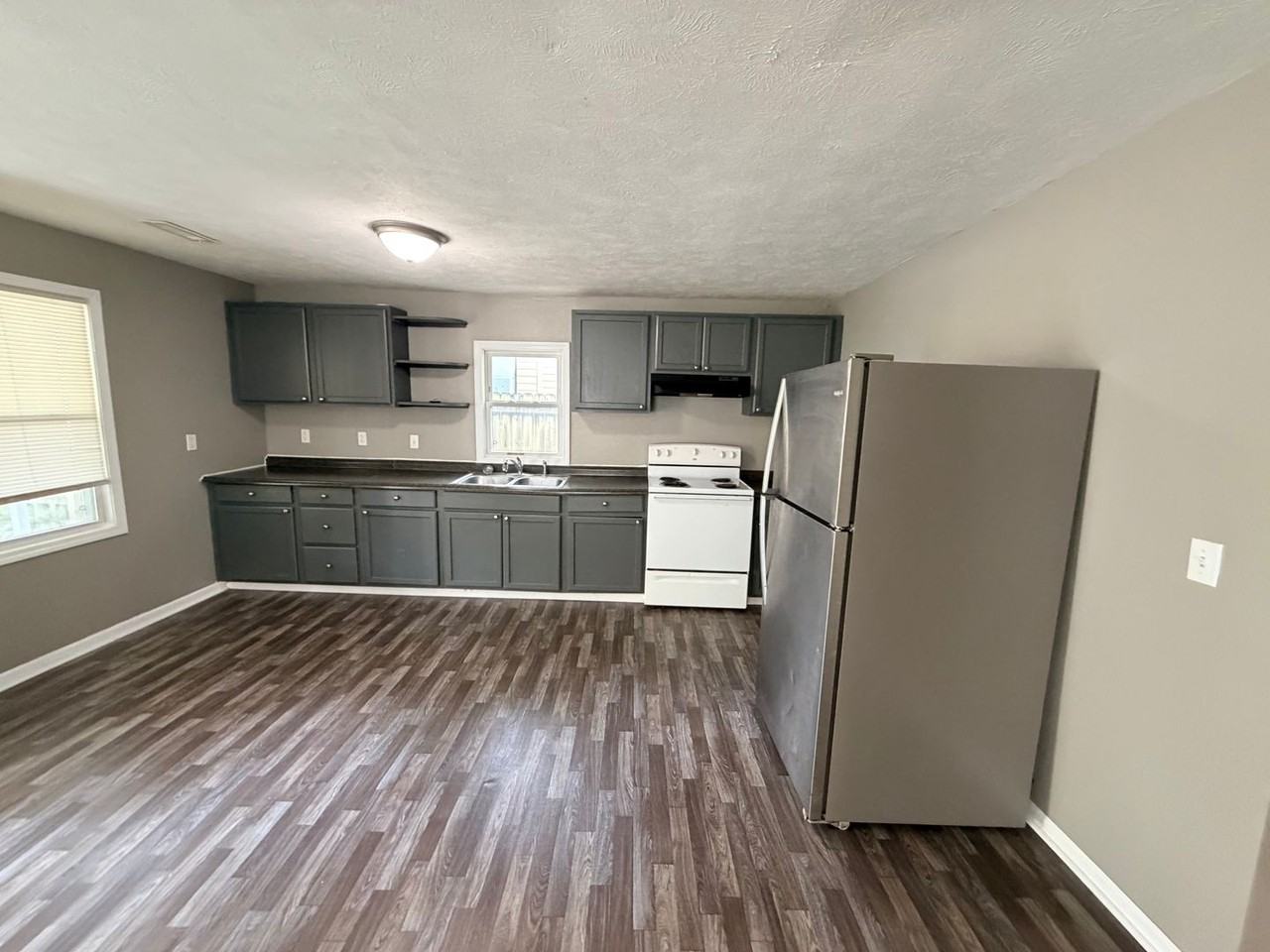 1746 W Thoman St - Photo 3 of 12