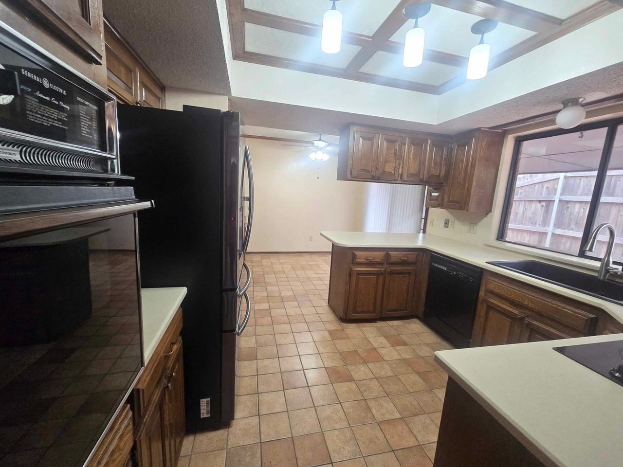 1212 Kingston Ct - Photo 6 of 28