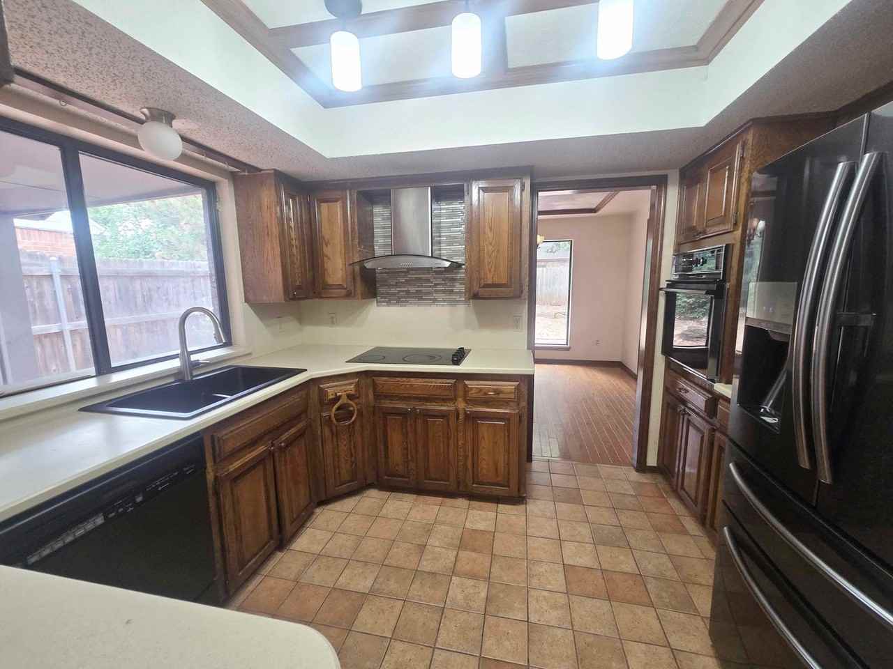1212 Kingston Ct - Photo 7 of 28