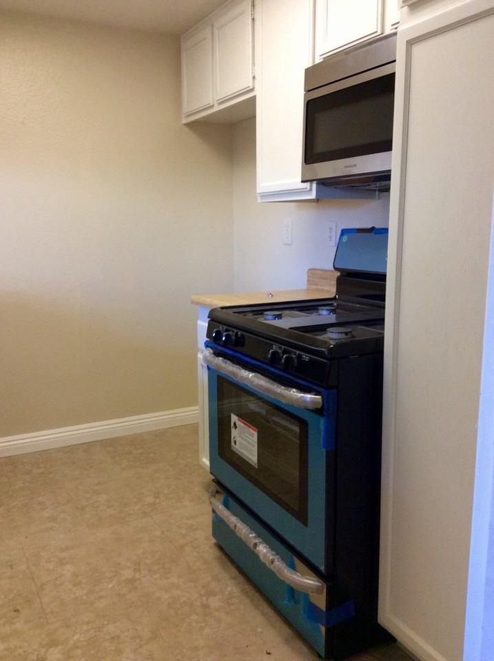 153 S Wilmington Ave #I - Photo 5 of 7