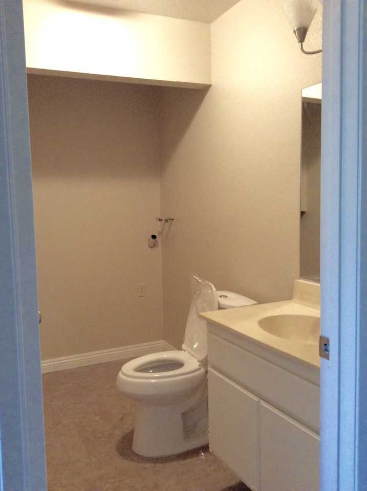 153 S Wilmington Ave #I - Photo 7 of 7