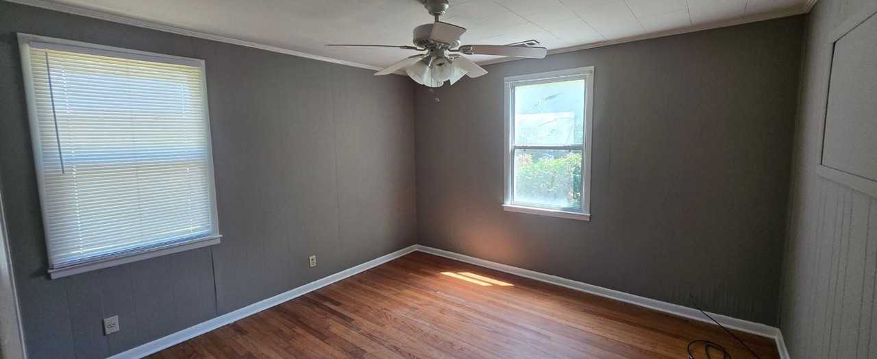 112 Williamson St - Photo 2 of 8