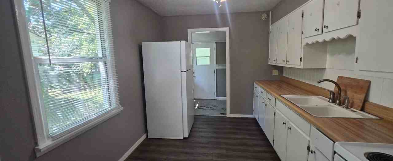 112 Williamson St - Photo 3 of 8