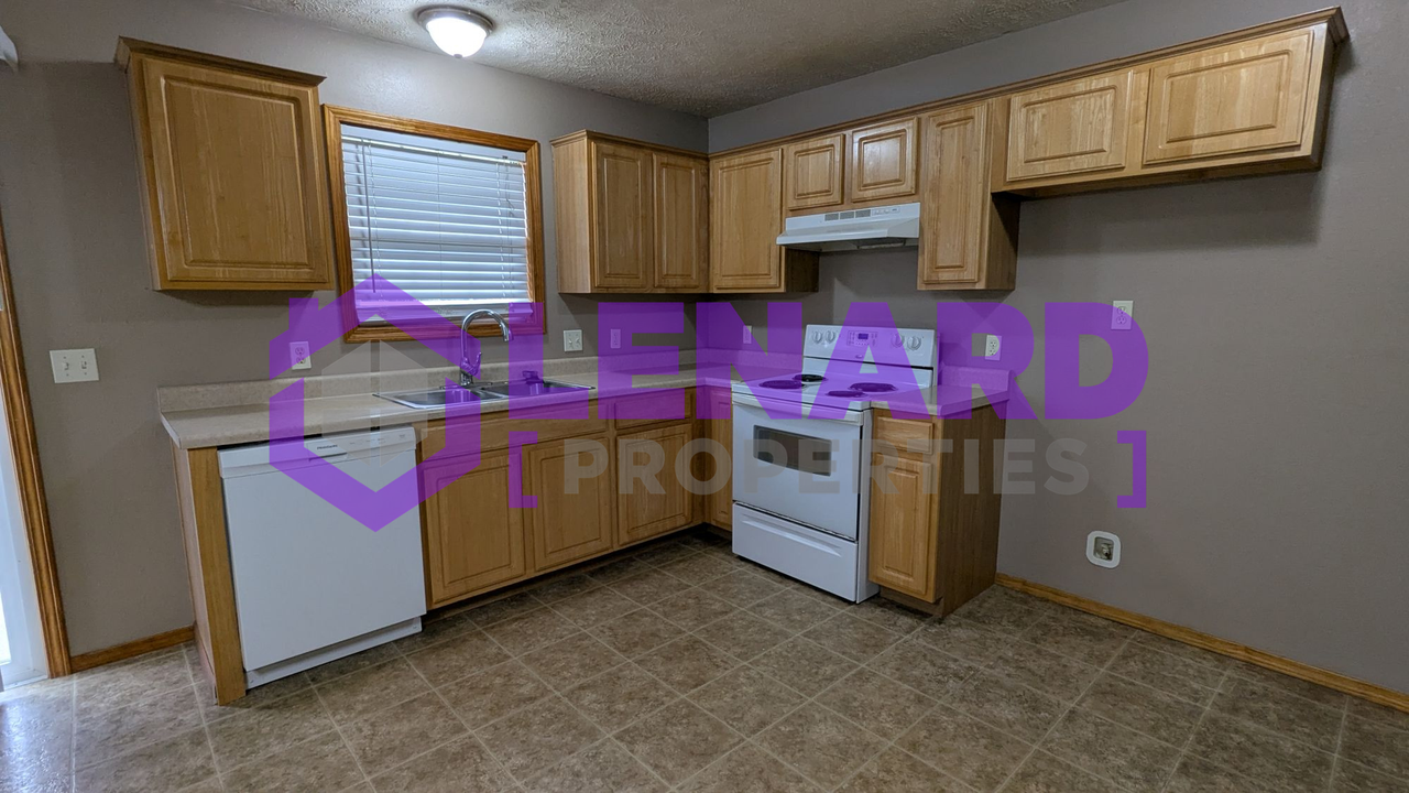 553 N Chandler Ave - Photo 4 of 12