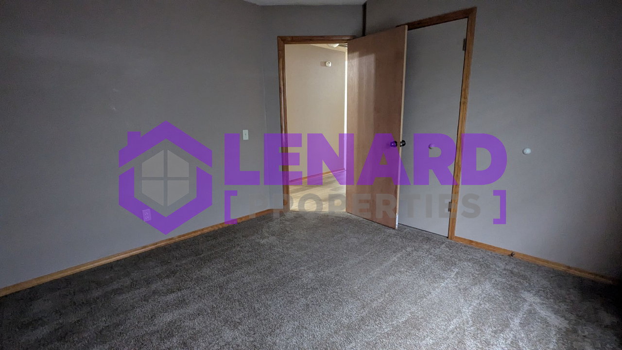 553 N Chandler Ave - Photo 6 of 12