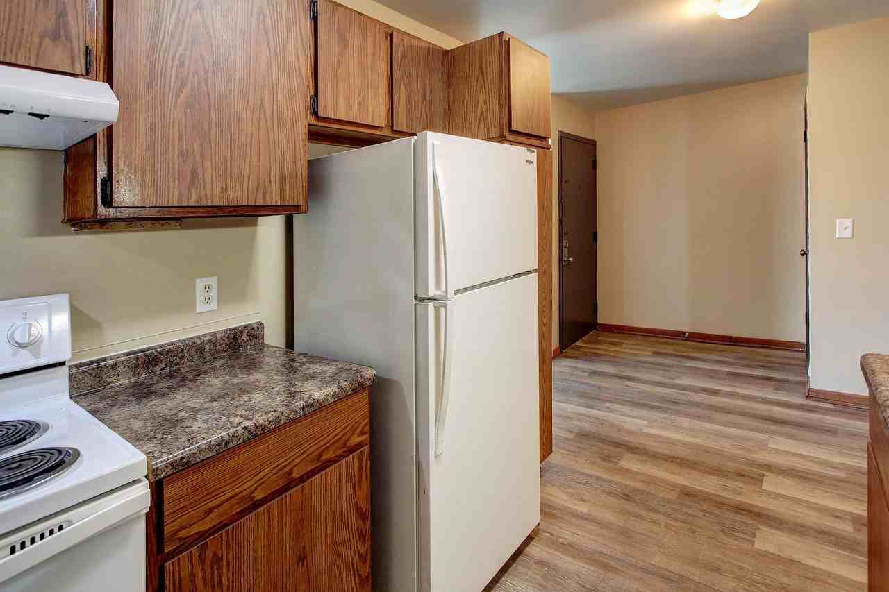 320 Oxford Ct #8 - Photo 5 of 19