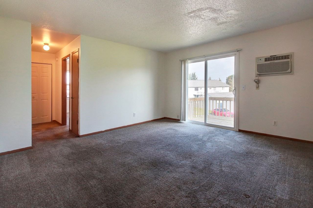 320 Oxford Ct #8 - Photo 7 of 19
