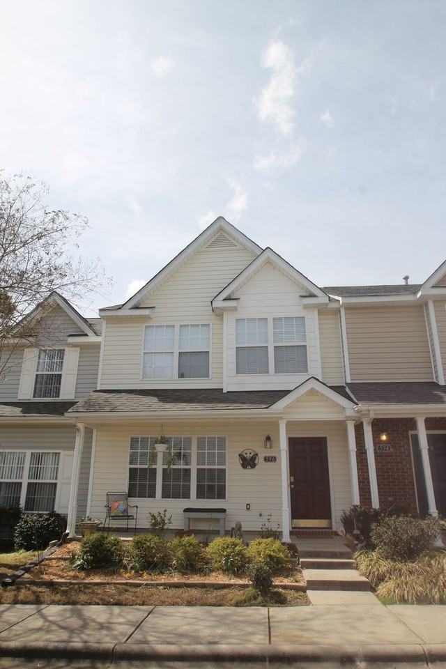 596 Greenway Dr - Photo 2 of 10