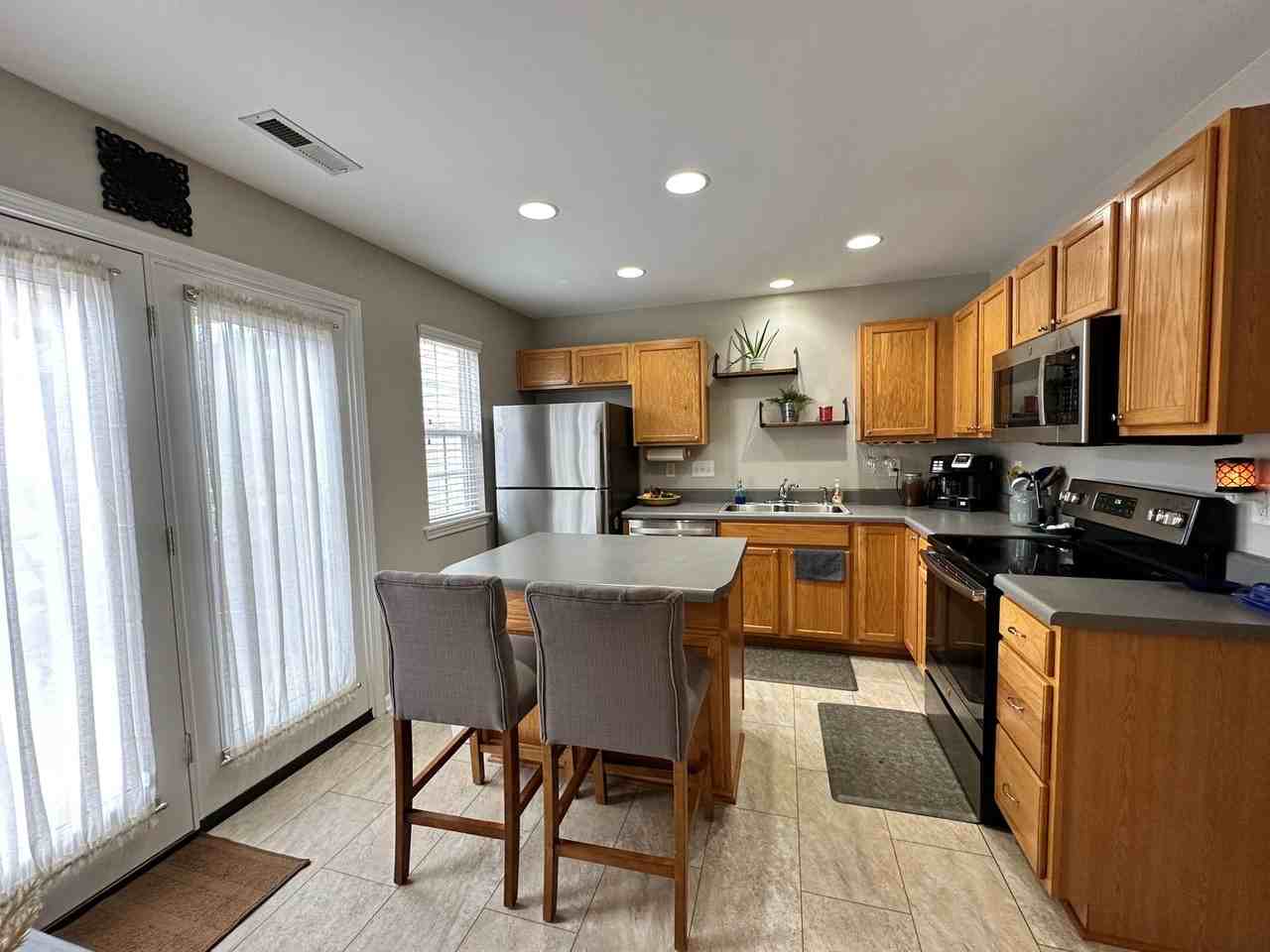 596 Greenway Dr - Photo 6 of 10