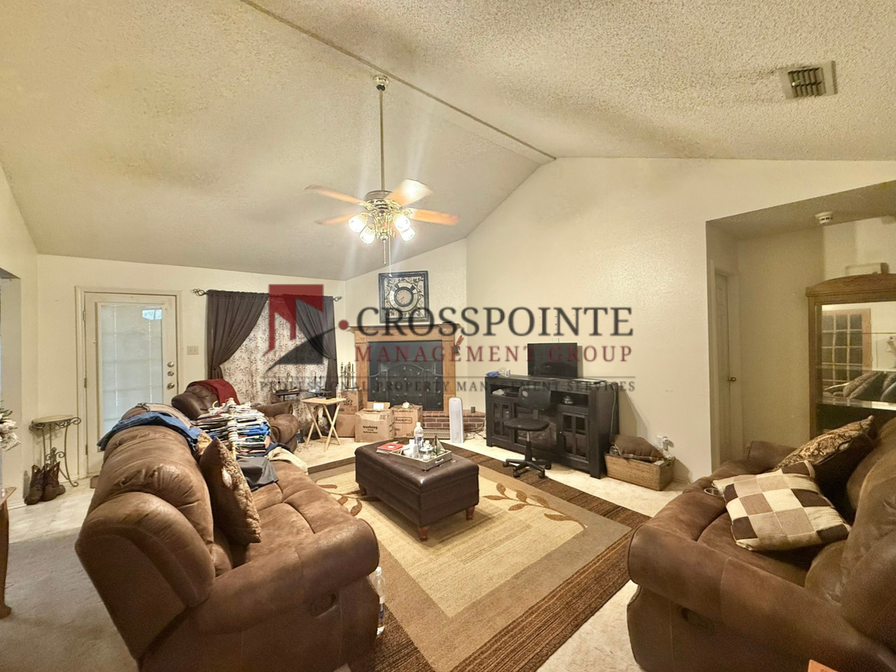205 Charles Dr - Photo 4 of 17