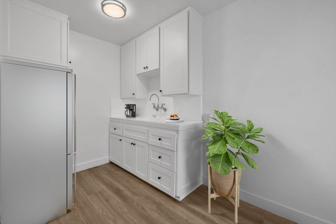 3207 E 2nd St #15 - Photo 5 of 11