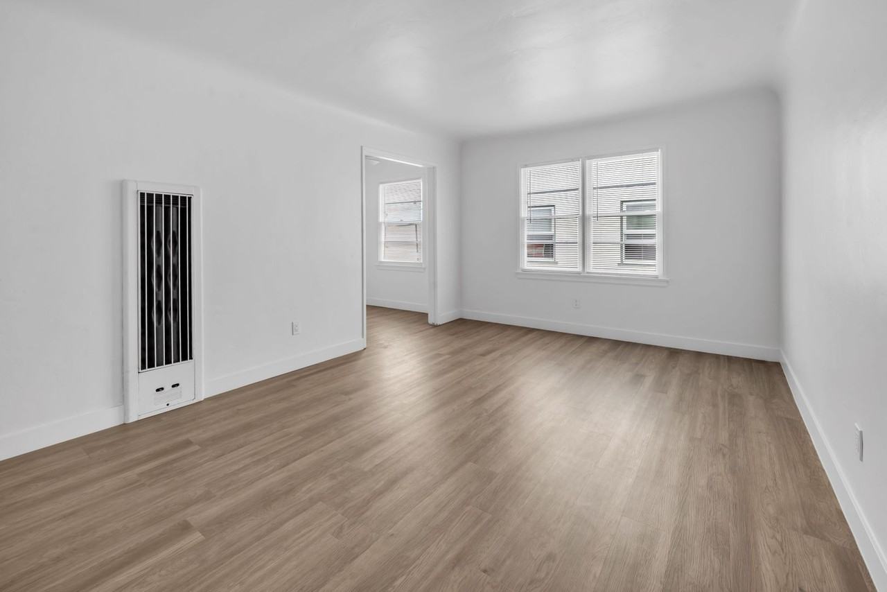 3207 E 2nd St #15 - Photo 7 of 11