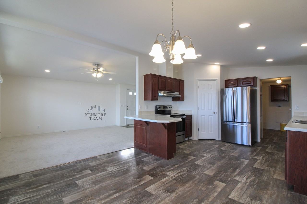 1214 N Morain Loop - Photo 2 of 11