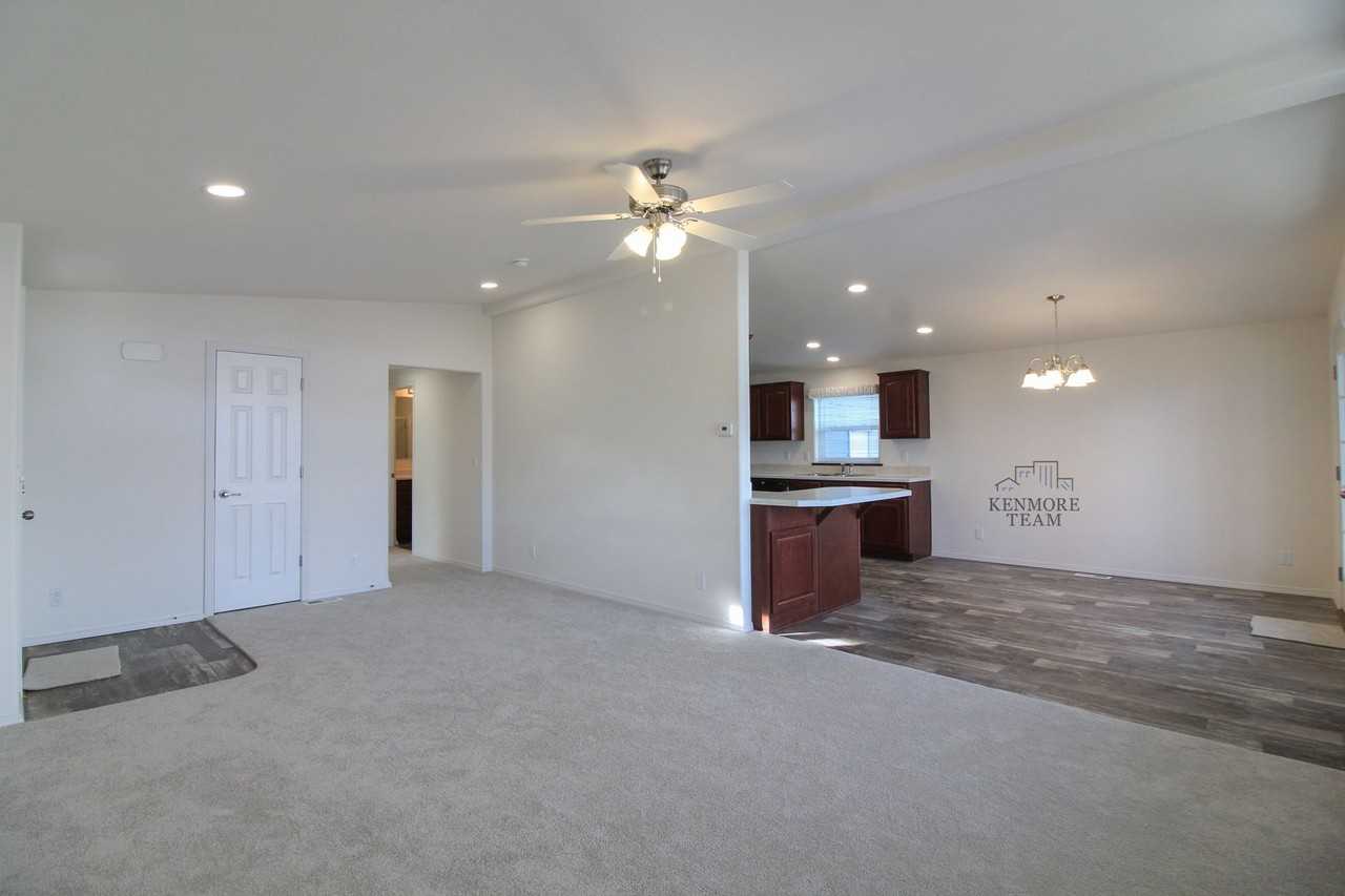 1214 N Morain Loop - Photo 3 of 11