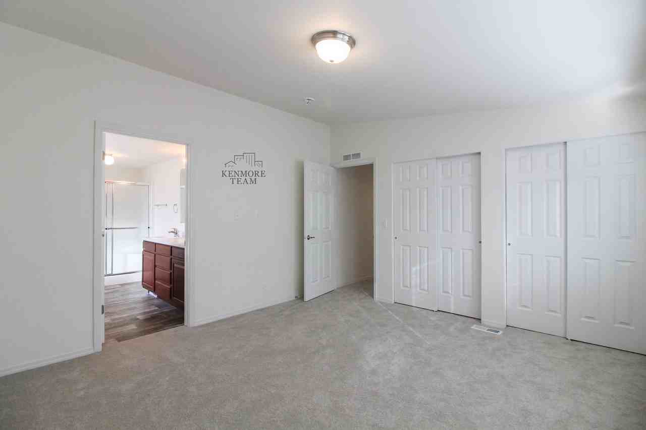 1214 N Morain Loop - Photo 4 of 11