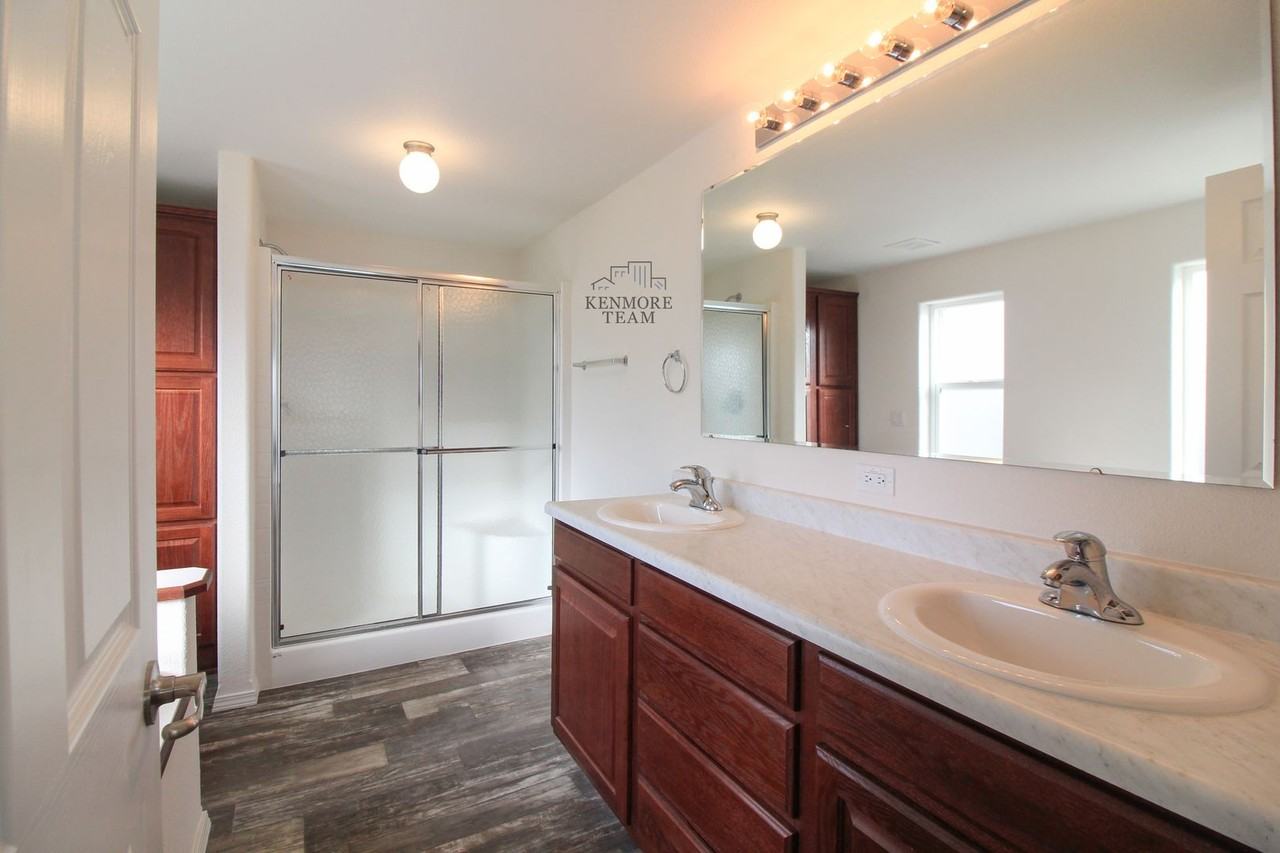 1214 N Morain Loop - Photo 5 of 11