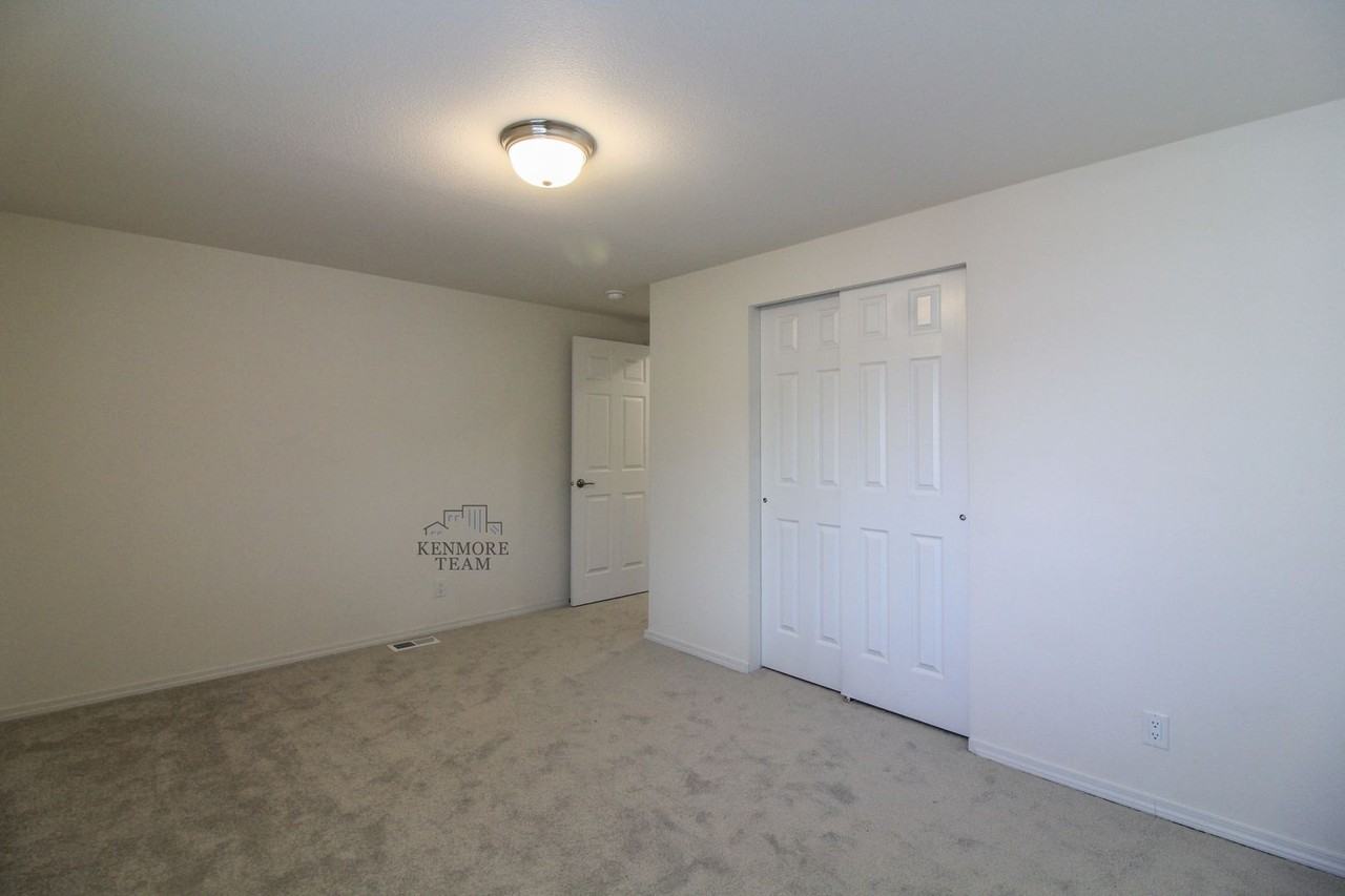1214 N Morain Loop - Photo 6 of 11