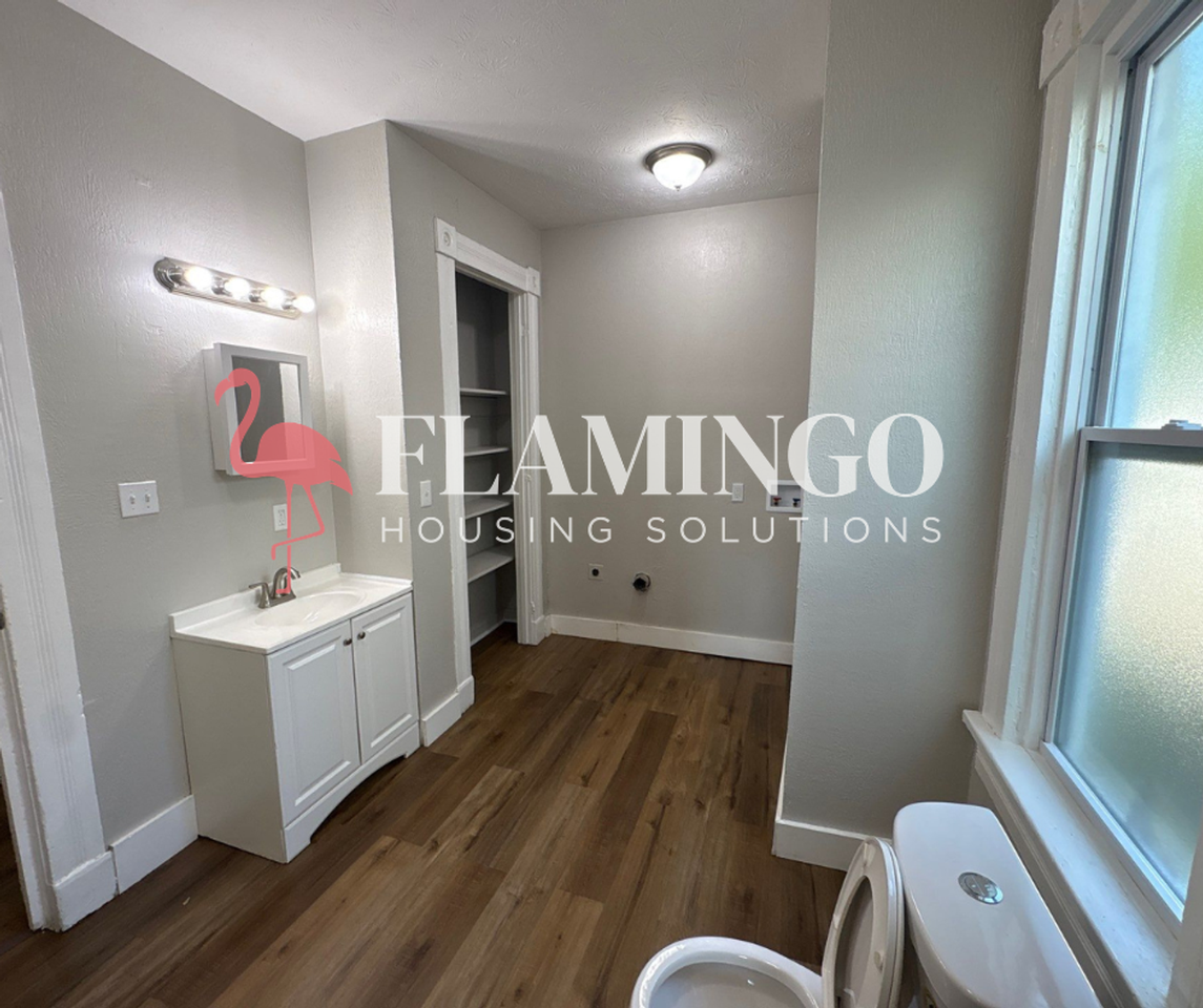 139 Boltin St - Photo 7 of 22