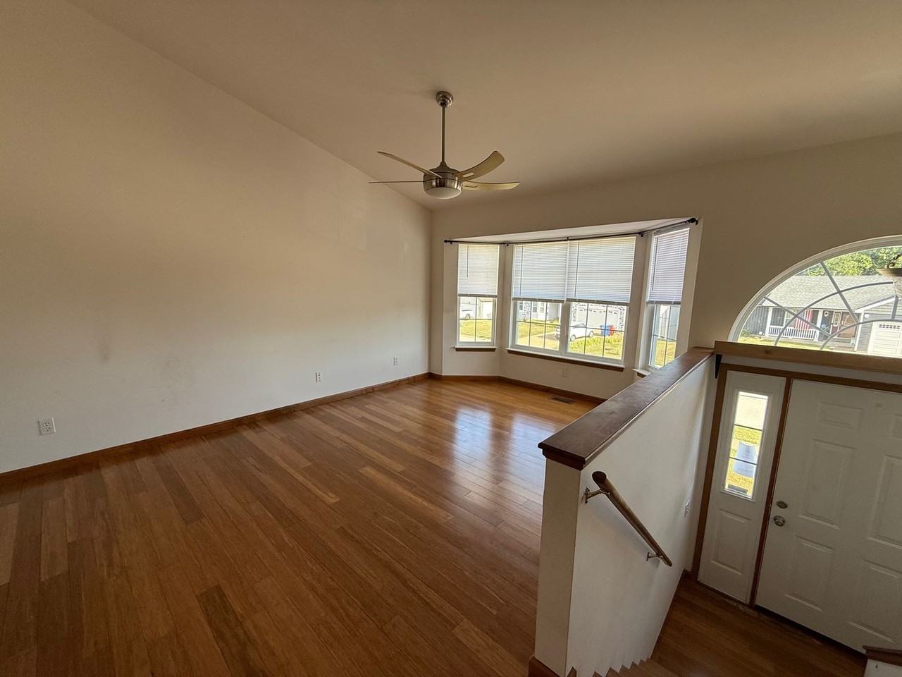 3056 Valley Oaks Dr - Photo 3 of 19